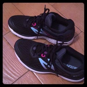 new balance 860v8 women's size 9